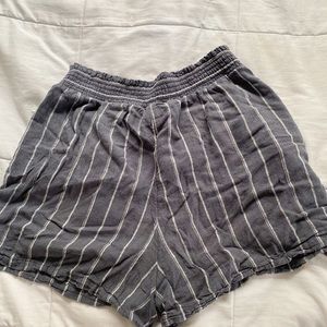 Comfortable stripped shorts